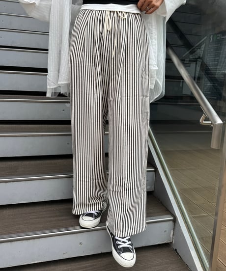 ストライプ柄パンツ