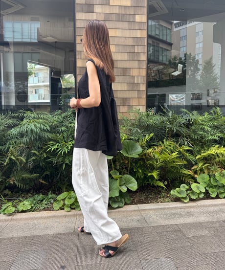 バックツイストデザインノースリーブ