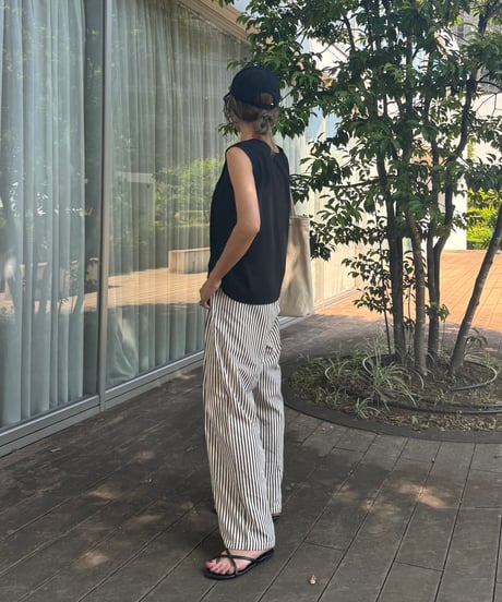 ストライプ柄パンツ