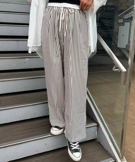 ストライプ柄パンツ