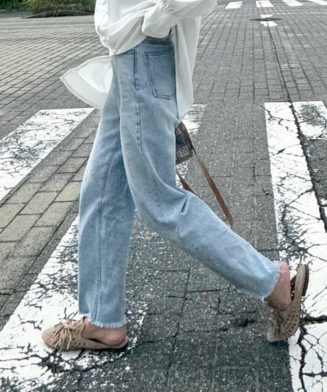 カットオフストレートデニムパンツ(ブリーチ)