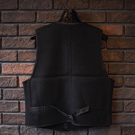 Browns Beach / EARLY VEST "BLACK"