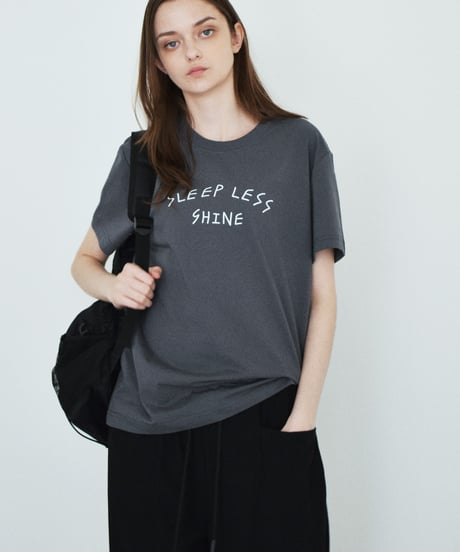 nh-tops-02621　テキスト ロゴ Tシャツ　ホワイト　チャコール　ブラック