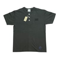 M&M CUSTOM PERFORMANCE - 26MMT28 HENLY NECK TEE