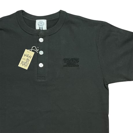 M&M CUSTOM PERFORMANCE - 26MMT28 HENLY NECK TEE