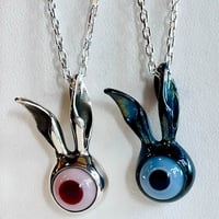【即納可能！】黒と白のウサミミペンダント［SKURANGER］