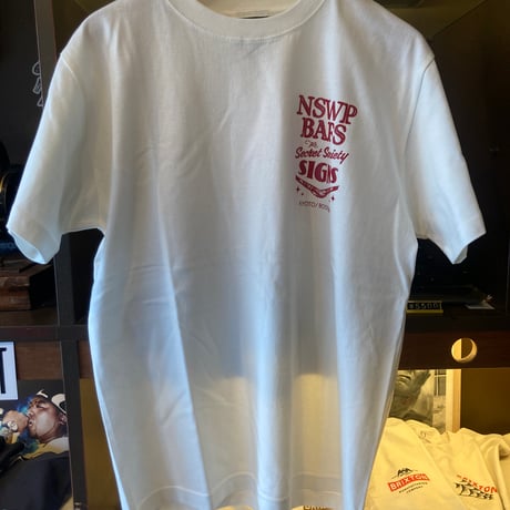 BACK AND FORTH SIGN NEED SIGNS WネームTシャツ