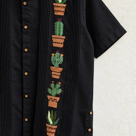 【ご注文日より１年以内にお届け】【受注生産】【半袖】【CACTUS 手刺繍】【HANDMADE】【ESGP-07S-B】【S/S GUAYAMISA】【BLACK】【黒】