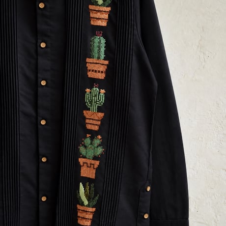 【ご注文日より１年以内にお届け】【受注生産】【長袖】【CACTUS 手刺繍】【HANDMADE】【ESGP-07L-W】【L/S GUAYAMISA】【BLACK】【黒】