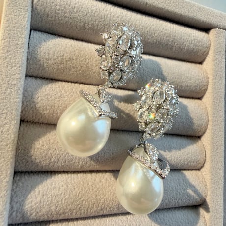 パールデザインピアス