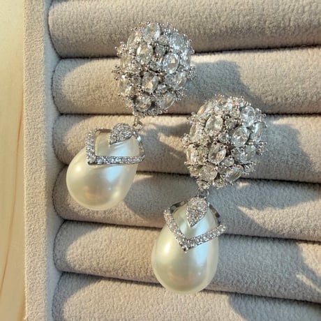 パールデザインピアス