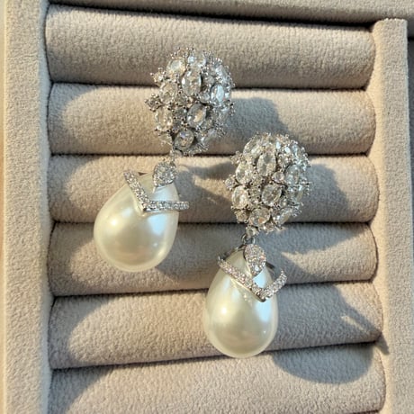 パールデザインピアス