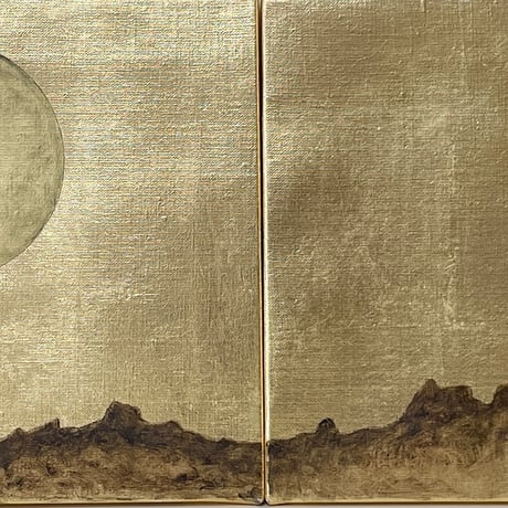 山の上の月