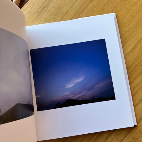 荒木経惟｜センチメンタルな空（古）