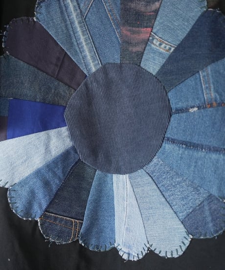 "黒い花のTシャツ / 第一色" my own flower T-shirt, patchworked by vintages