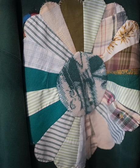 "緑い花のトレーナー / 第一色" my own flower Trainer shirt, patchworked by vintages