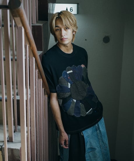 "黒い花のTシャツ / 第二色" my own flower T-shirt, patchworked by vintages