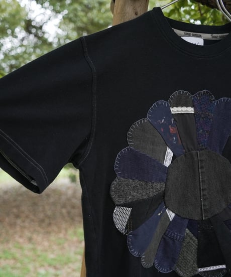 "黒い花のTシャツ / 第二色" my own flower T-shirt, patchworked by vintages
