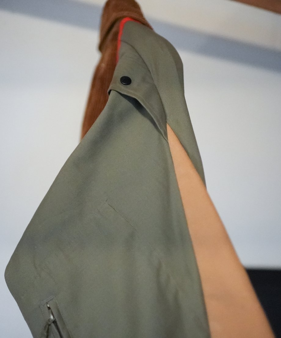6a98090e6c33ac7f3bffcad7