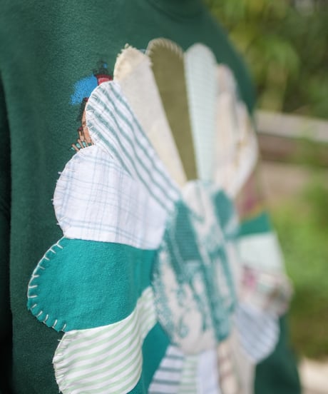 "緑い花のトレーナー / 第一色" my own flower Trainer shirt, patchworked by vintages