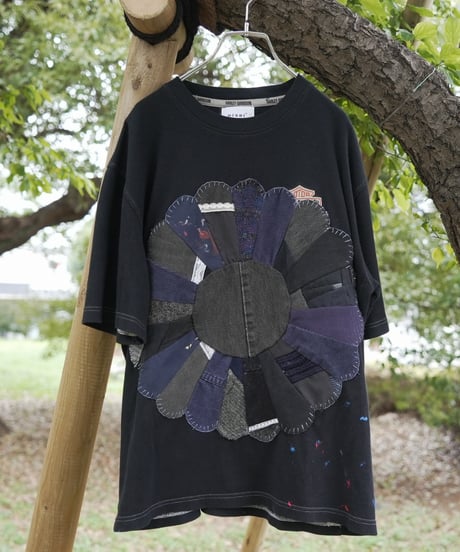 "黒い花のTシャツ / 第二色" my own flower T-shirt, patchworked by vintages