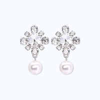 Mini Emblem & Pearl Earrings -CRYSTAL-