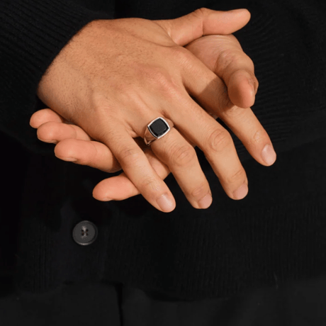 TOM WOOD   Kay Ring Polished Onyx