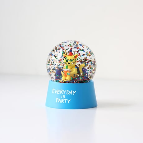 Snow Globe "Everyday is Party"