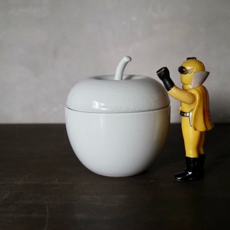 Crackle Big Apple Canister