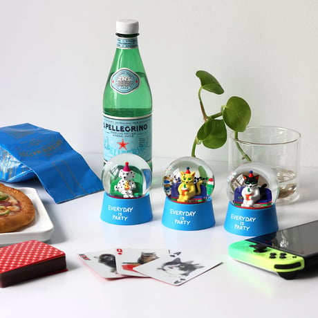 Snow Globe "Everyday is Party"