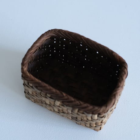 沢胡桃小物入れ籠(網代）