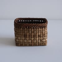 沢胡桃小物入れ籠(市松)