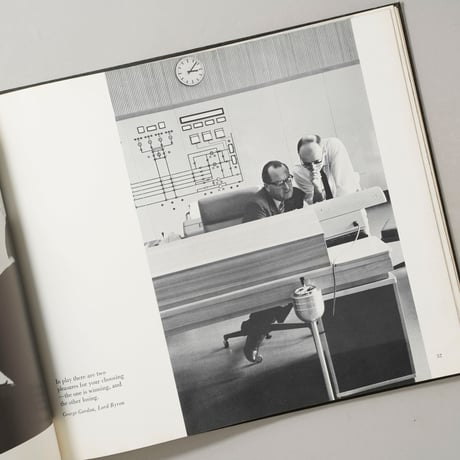man and machine / Henri Cartier-Bresson(アンリ・カルティエ＝ブレッソン)