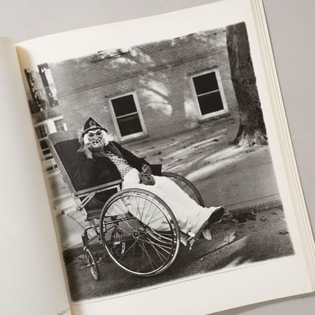 .diane arbus. An Aperture Monograph / Diane Arbus(ダイアン・アーバス)