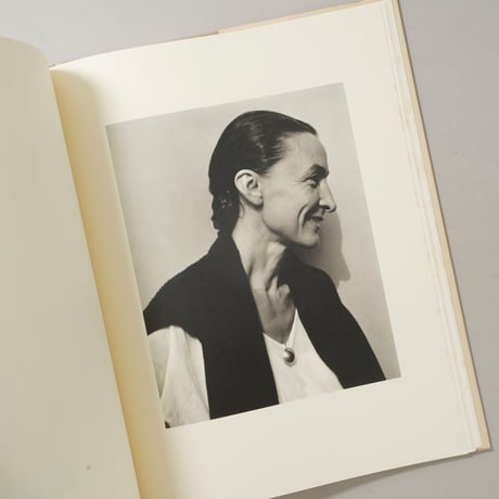Georgia O'keeffe a Portrait by Alfred Stieglitz / Alfred Stieglitz (アルフレッド・スティーグリッツ)