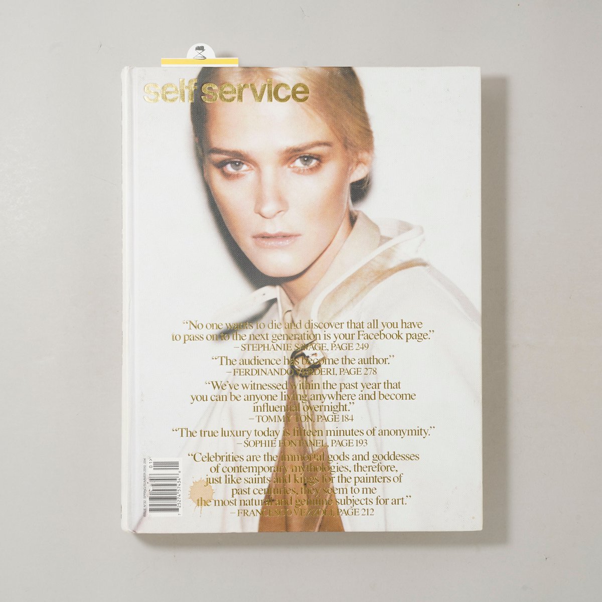 アート・デザイン・音楽 self service magazine No.42 2015 SELF SERVICE MAGAZINE Issue 32 Spring / Summer