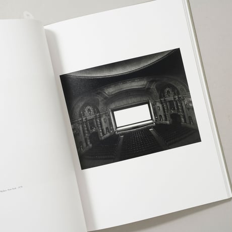 今昔三部作 Past and Present in Three Parts / 杉本博司（Hiroshi Sugimoto）