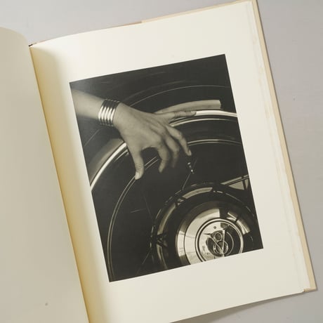 Georgia O'keeffe a Portrait by Alfred Stieglitz / Alfred Stieglitz (アルフレッド・スティーグリッツ)