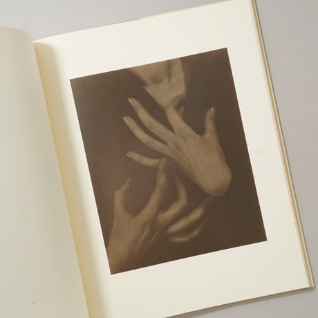 Georgia O'keeffe a Portrait by Alfred Stieglitz / Alfred Stieglitz (アルフレッド・スティーグリッツ)