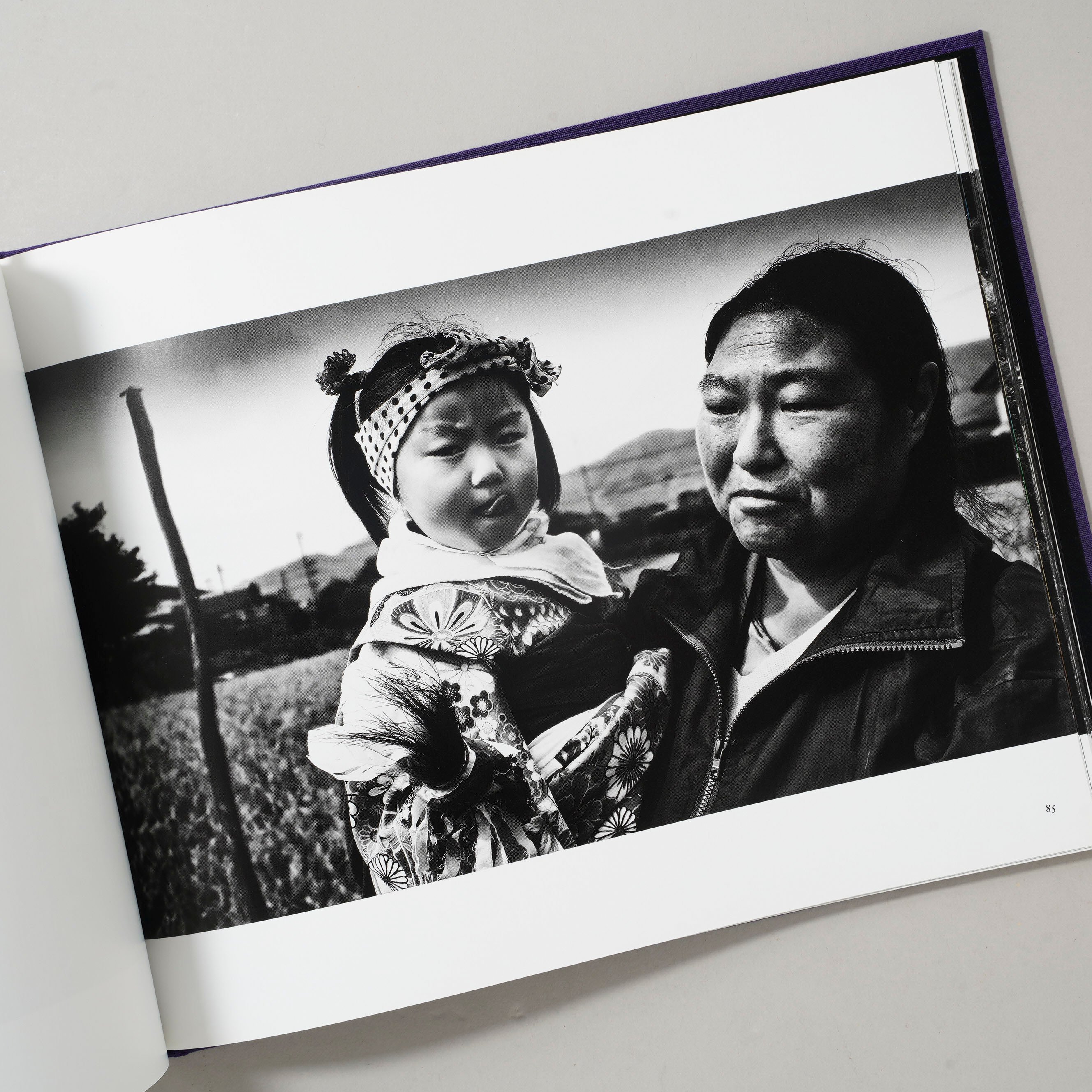 森山大道　遠野2014 写真集　サイン入り　極美品 遠野2014 / 森山大道(Daido Moriyama) | bookobscura｜写真集
