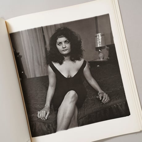 .diane arbus. An Aperture Monograph / Diane Arbus(ダイアン・アーバス)