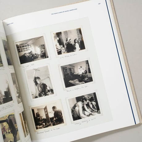 Photographic Memory: The Album in the Age of Photography/ Verna Posever Curtis(ヴァーナ・ポゼヴァー・カーティス)