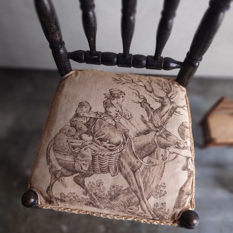 ｼﾞｭｲの座面の美しいdoll chair