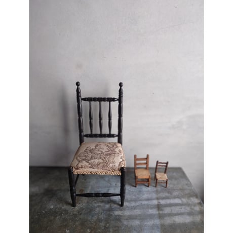 ｼﾞｭｲの座面の美しいdoll chair