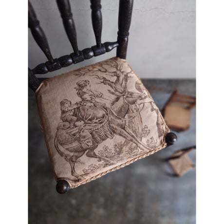 ｼﾞｭｲの座面の美しいdoll chair