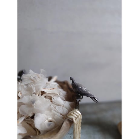 ３羽の鳥が佇むｺﾝﾎﾟﾃｨｴ