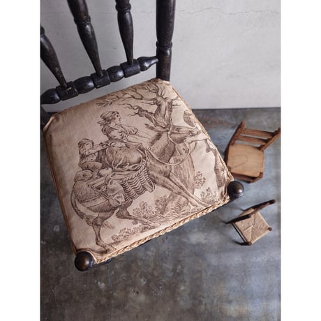 ｼﾞｭｲの座面の美しいdoll chair