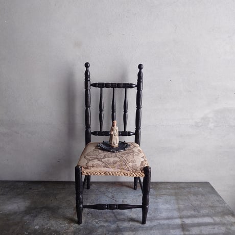 ｼﾞｭｲの座面の美しいdoll chair