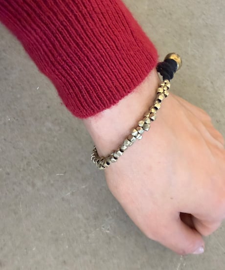 手作り真鍮ビーズと糸細工のブレスレット    H
