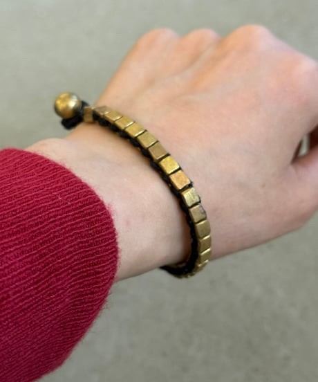 手作り真鍮ビーズと糸細工のブレスレット　D
